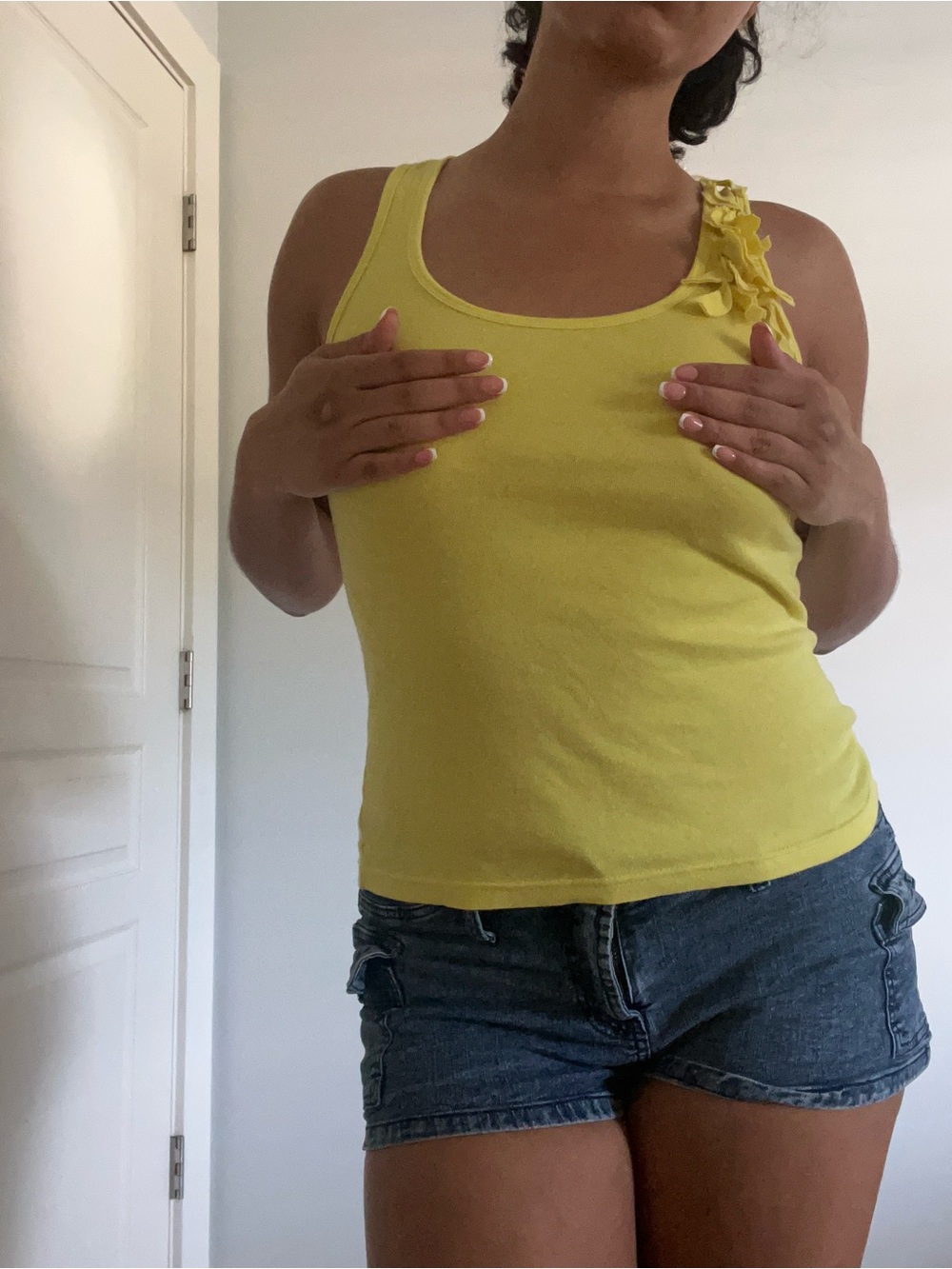 Old Navy Yellow Ruffle-Shoulder Tank - Picture 3 of 3